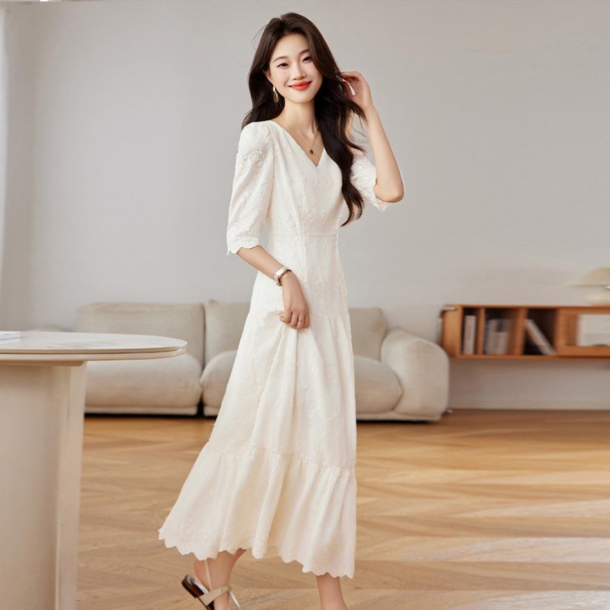 Embroidery Dress Women's Summer New Design Temperament Waist Thin Holiday Skirt
