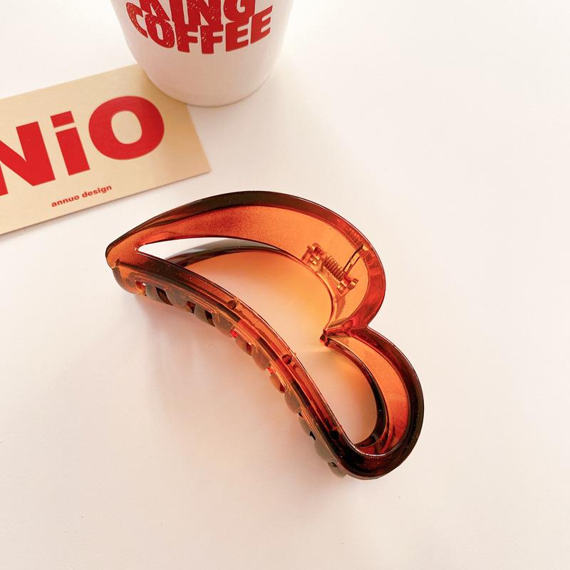 Beautifully Plastic Crafted Hair Claw Clips With Elegant Shapes And Vibrant Colors For Every Hairstyle Needs