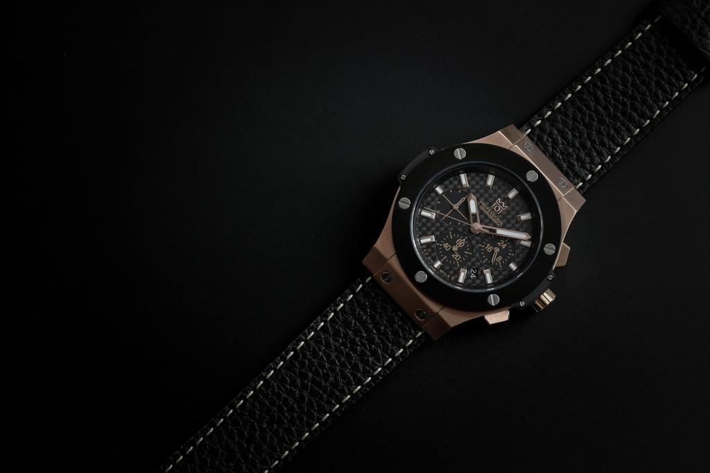 NEW model Hyakuichi wristwatch 100m waterproof chronograph date display pink gold carbon black leather belt [HYAKUICHI 101]