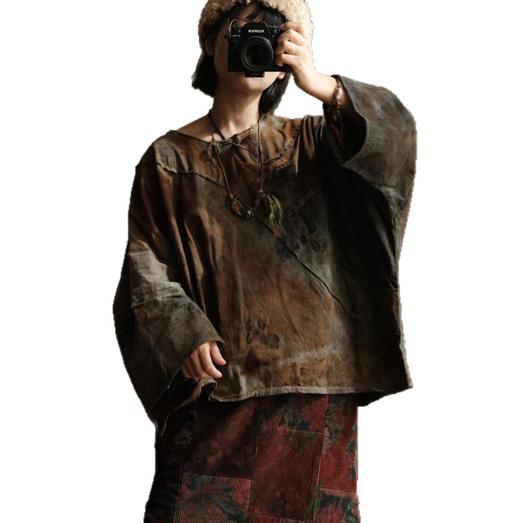 Altes Ton-Leichtbaumwoll-Retro-Hemd im chinesischen Stil mit schrägem Revers & Froschknöpfen - Pflanzengefärbt in Ascheton