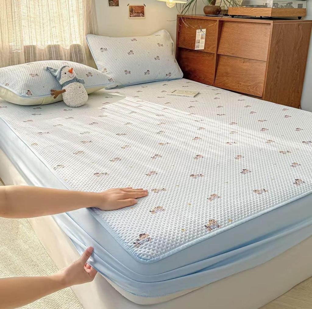 Quilted Anti-slip Dustproof Mattress Protector for Dorms