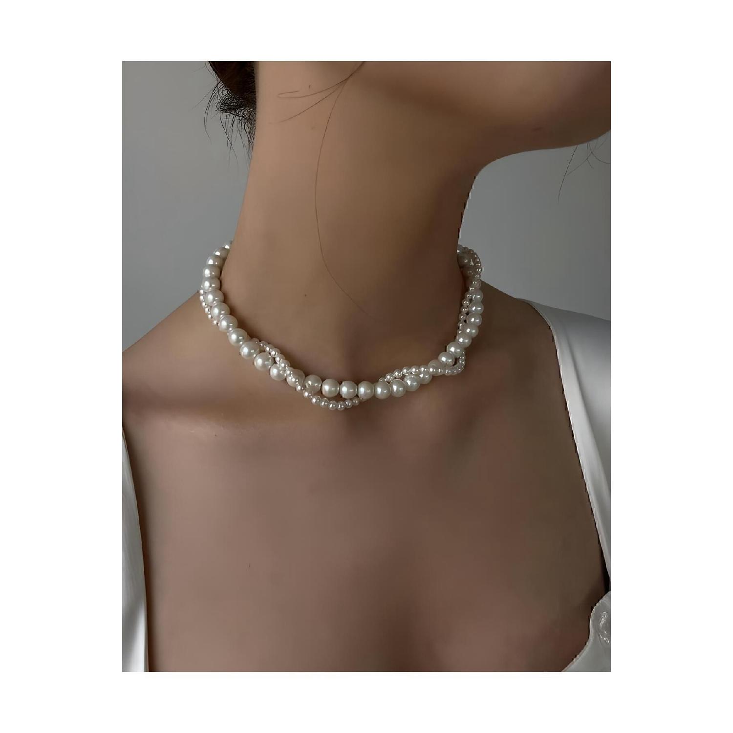 

Women s White Baroque Style Elegant Spiral Pearl Necklace білий