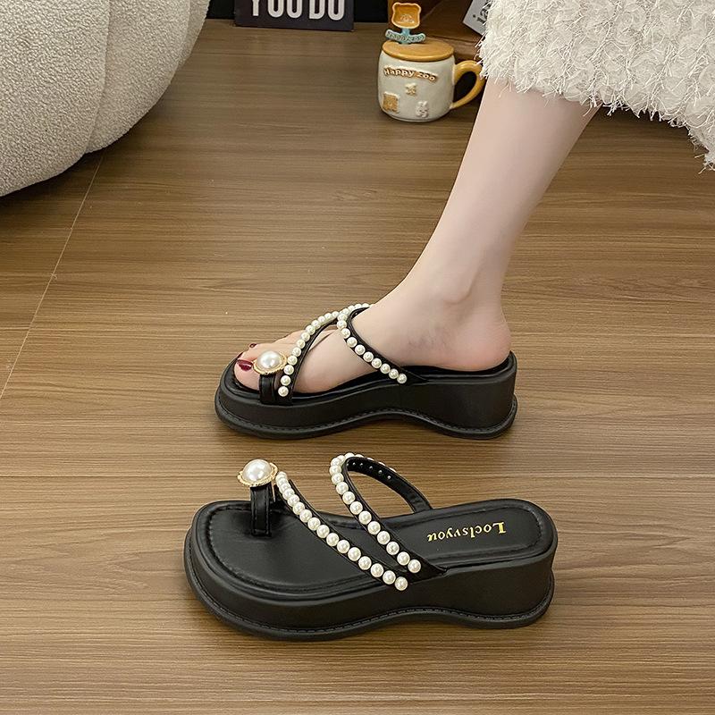 Platform Slippers Women's Summer Wear 2025 New Fashion Pearl Sandals Muffin Bottom Middle Heel One-word Beach Shoes