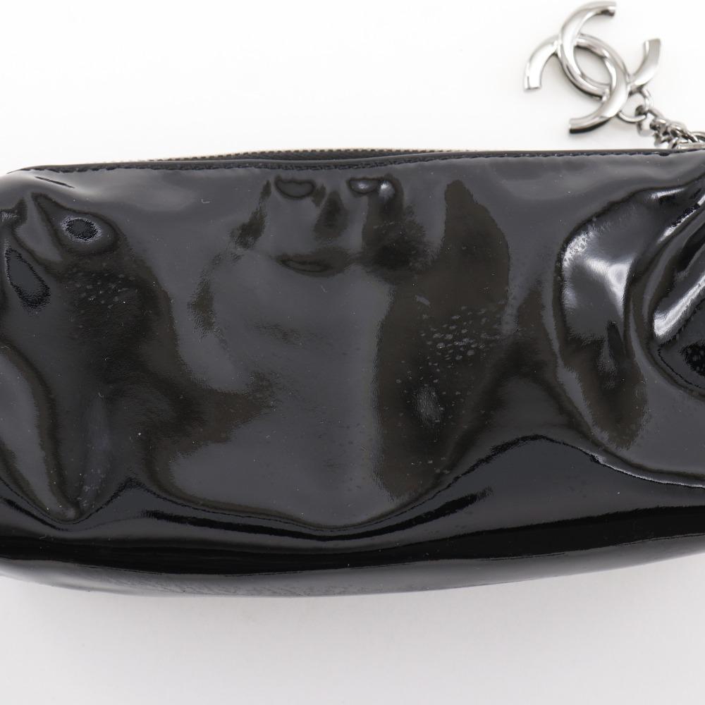 Chanel Saszetka Camelia czarna emalia Kobiety Używana