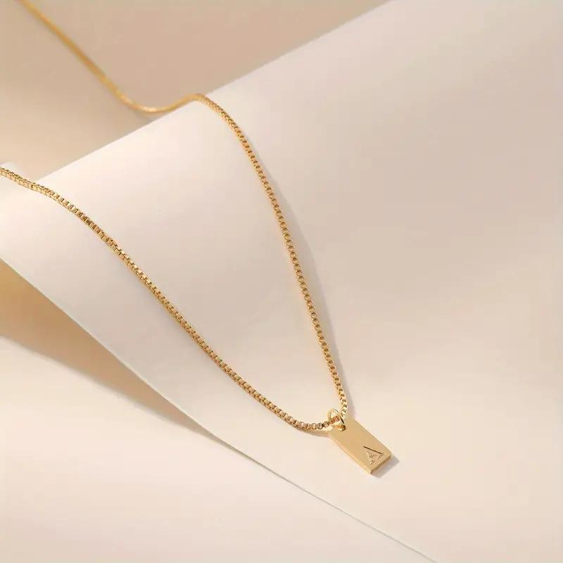 Damen Goldfarbene Halskette mit Anhänger Buchstabe