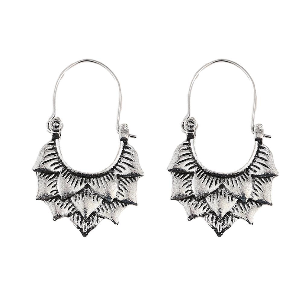 

Simple Geometric Polygon Retro Maple Leaf Fashion Sense Exaggerated Earrings срібний