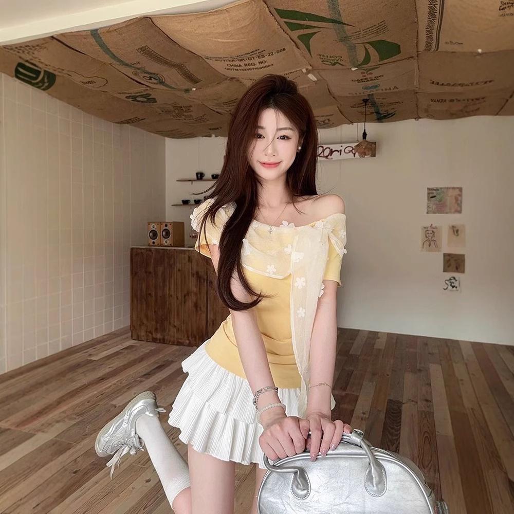 Design lace splicing flower shoulder top women's clothing summer slim fit and thin waist yellow short-sleeved T-shirt