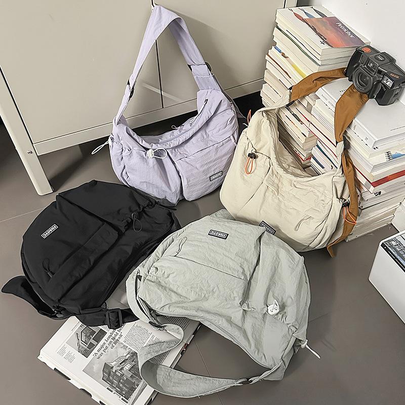 2025 new fanny pack simple and versatile male and female college students high value going out leisure commuting crossbody breast bag