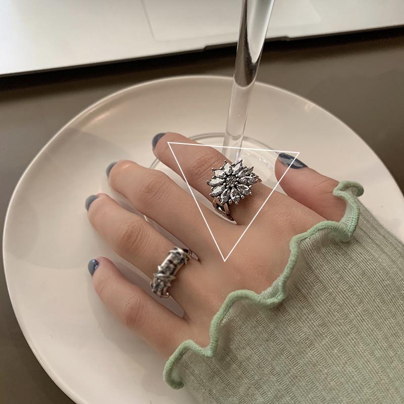 Chic Minimalist Korean Inspired Rhinestone Floral Ring For Women Fashionable