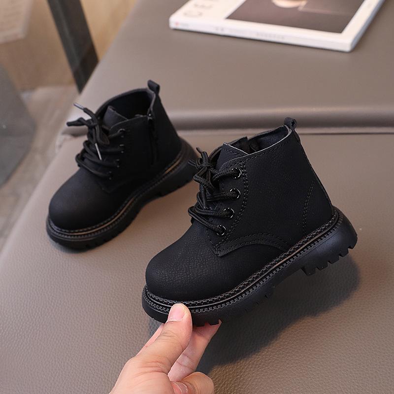 Gelbe, rutschfeste Martin-Stiefel aus Leder für Kinder für Jungen und Mädchen – Frühjahr/Herbst 2024. Kurze Stiefel von Internet Celebrity.