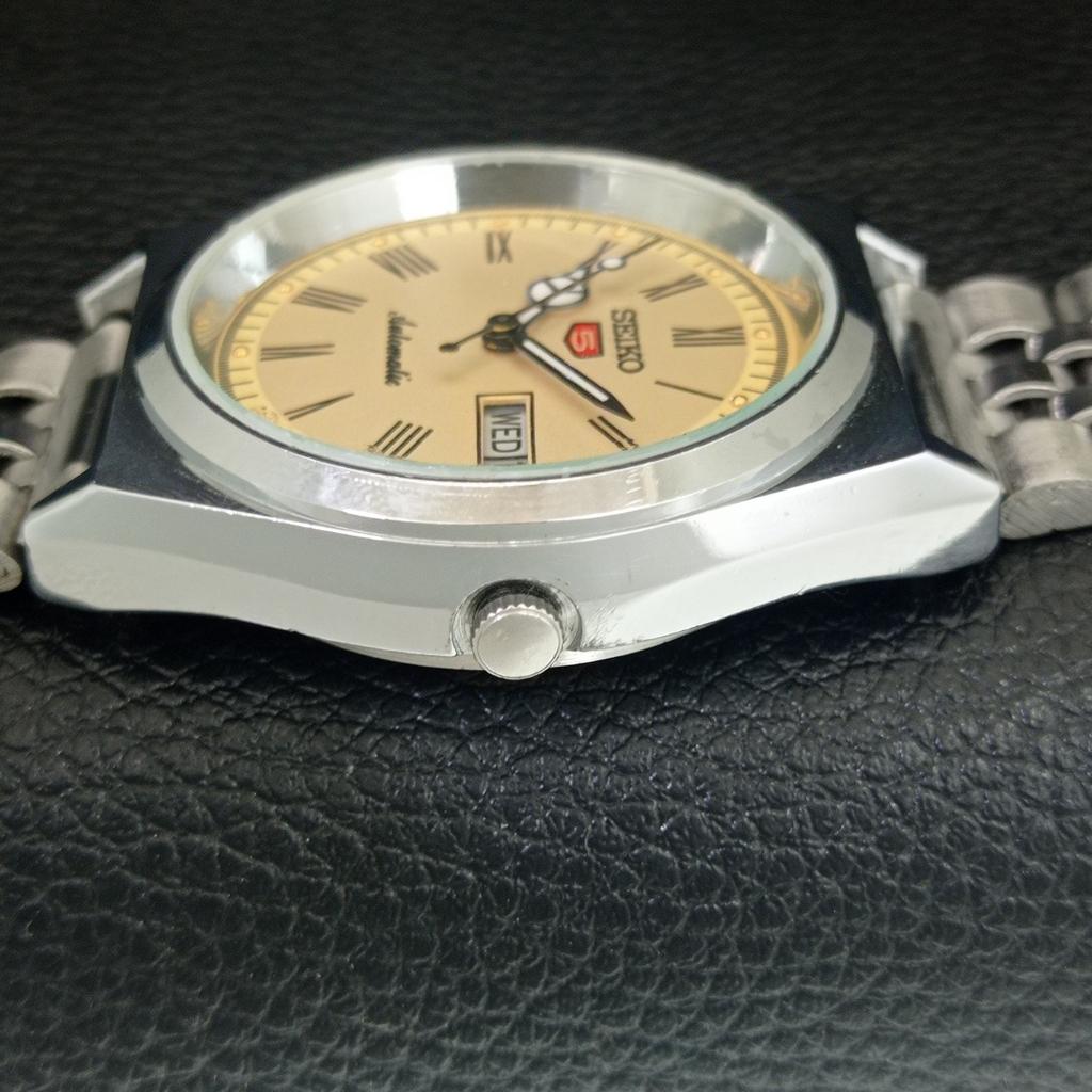 VINTAGE SEIKO 5 AUTOMATIC REFURBISHED JAPAN MENS ROMAN FIGURE WATCH a442634-1