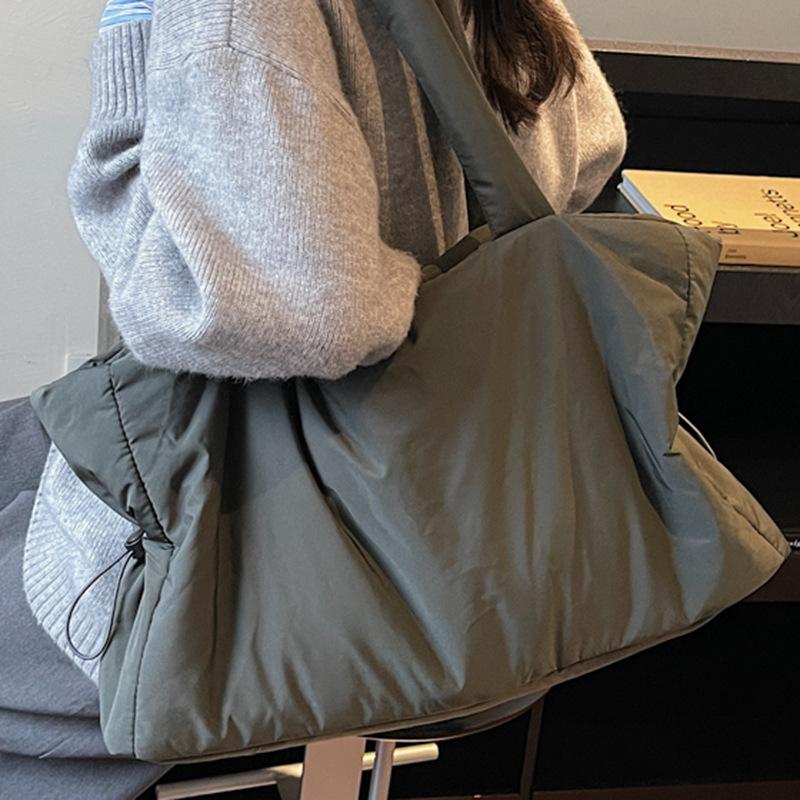 2025 Autumn New Korean Version of Large-capacity Leisure Shoulder Cloth Bag Travel Leisure Handbag Student Tutoring Bag Female