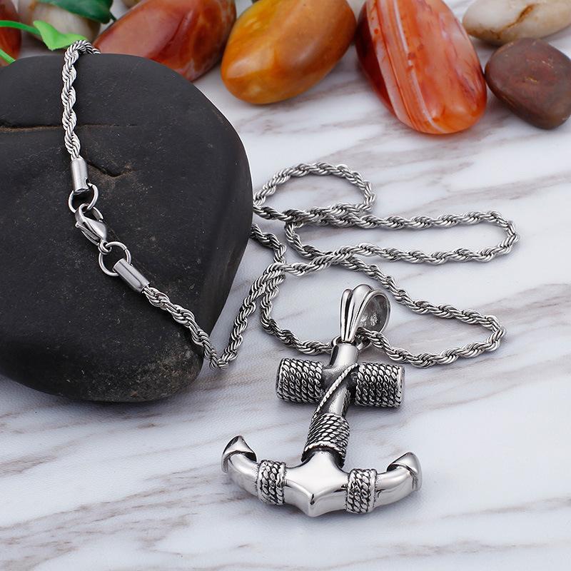 Hot Selling Fashion Navy Vintage Ship Anchor Pendant Necklace Accessories Mens Necklace In Europe and America