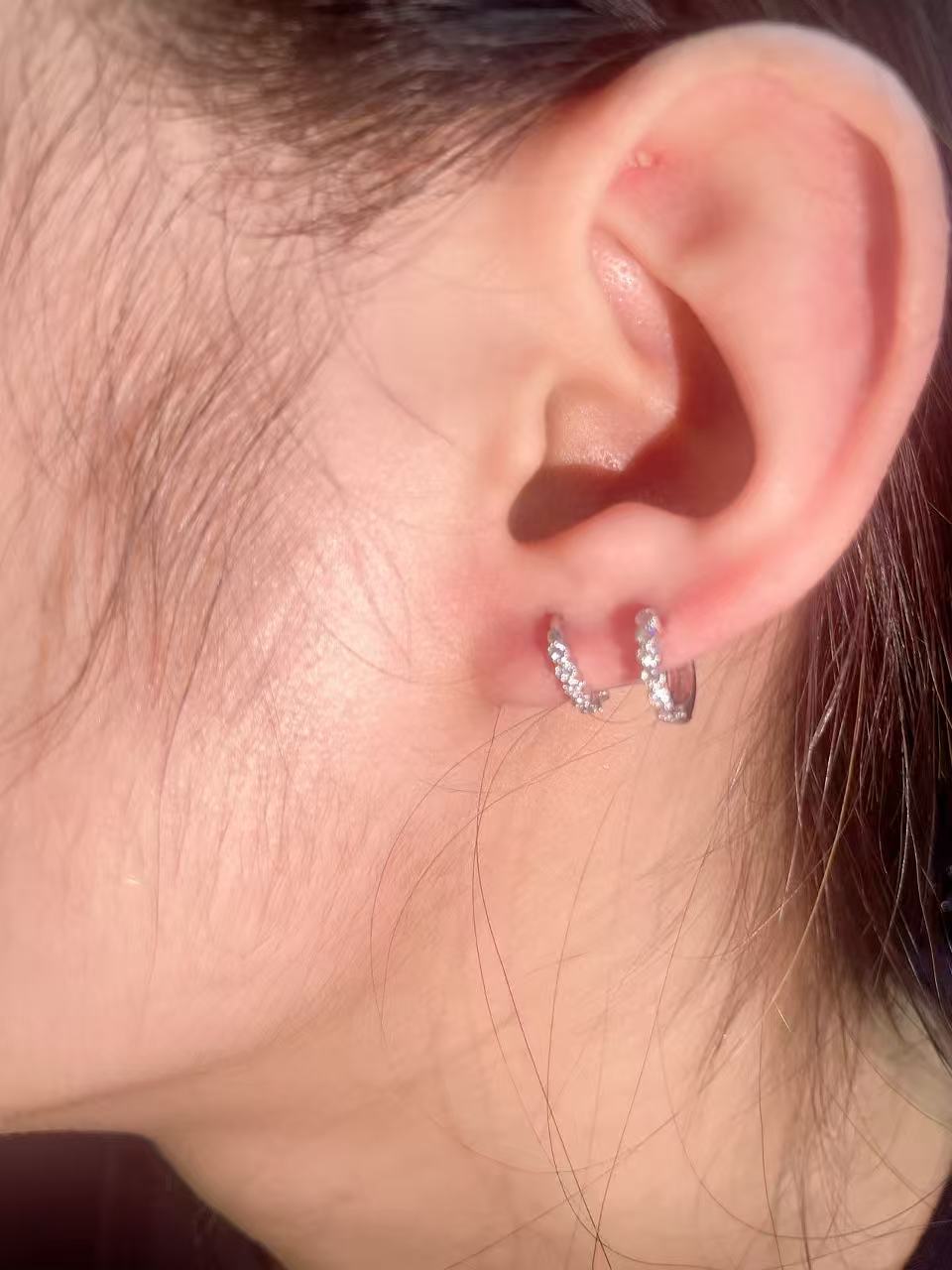 

Premium sense exquisite personalized wind diamond-encrusted round ear buckles, simple light luxury ins wind earrings, versatile commuter models