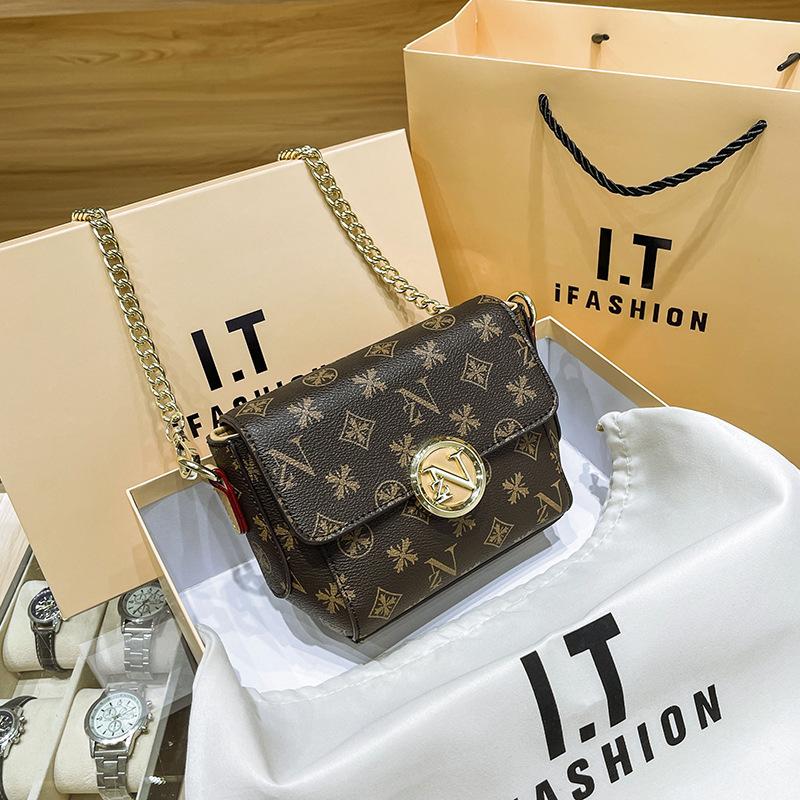 

Летняя новая женская сумка с принтом букв, сумка-мессенджер на цепочке, женская сумка для поездок на работу, маленькая квадратная сумка с контрастной расцветкой