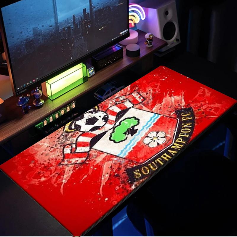 Southampton Football Crest mouse pad, rubber base, esports desk mat, mouse pad for gamers and office use, gaming desk , easy to clean mat