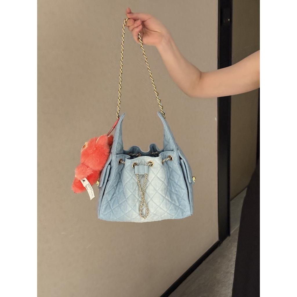 2025 Nová vůně Džínová taška Hobo s stahovací šňůrkou pod paži Vintage neformální Diamantový kostkovaný řetízkový ruční taška Taška přes rameno