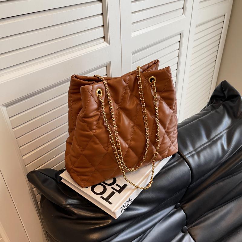 Premium Texture Large-capacity Bag Women's New Autumn and Winter Fashion Diamond Tote Bag Chain Shoulder Messenger Bag