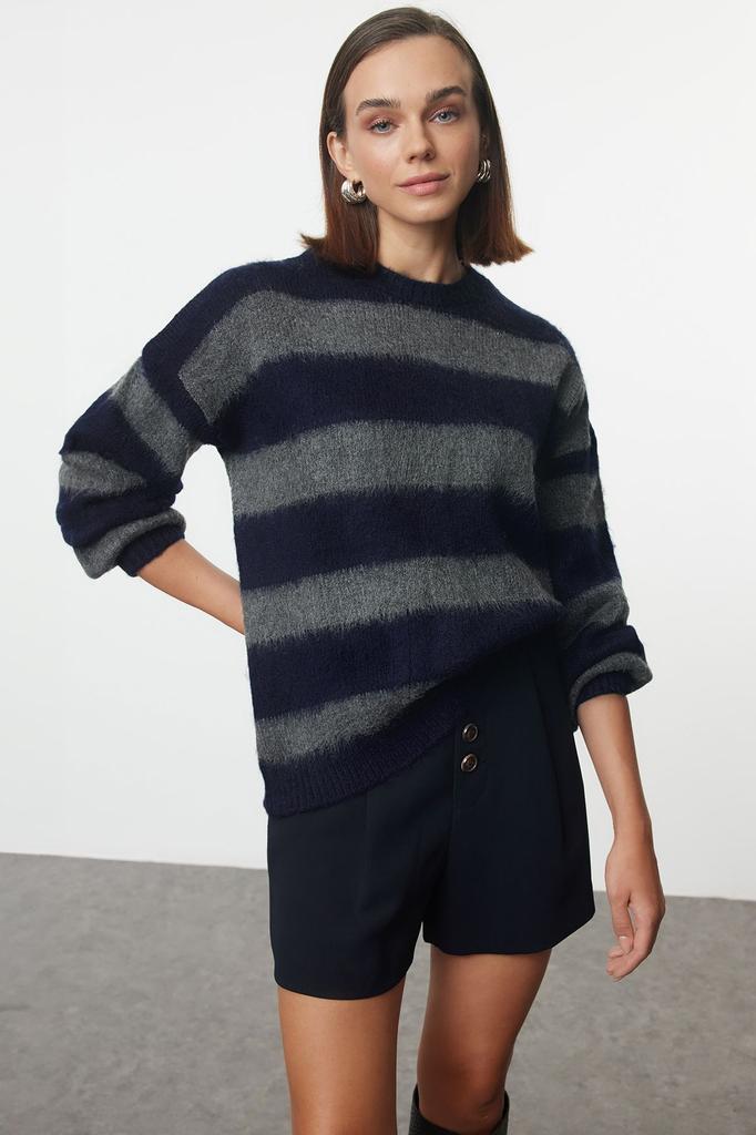 Women's Fashionable Stylish Sweater Green Soft Textured Wide Fit Knitwear Sweater