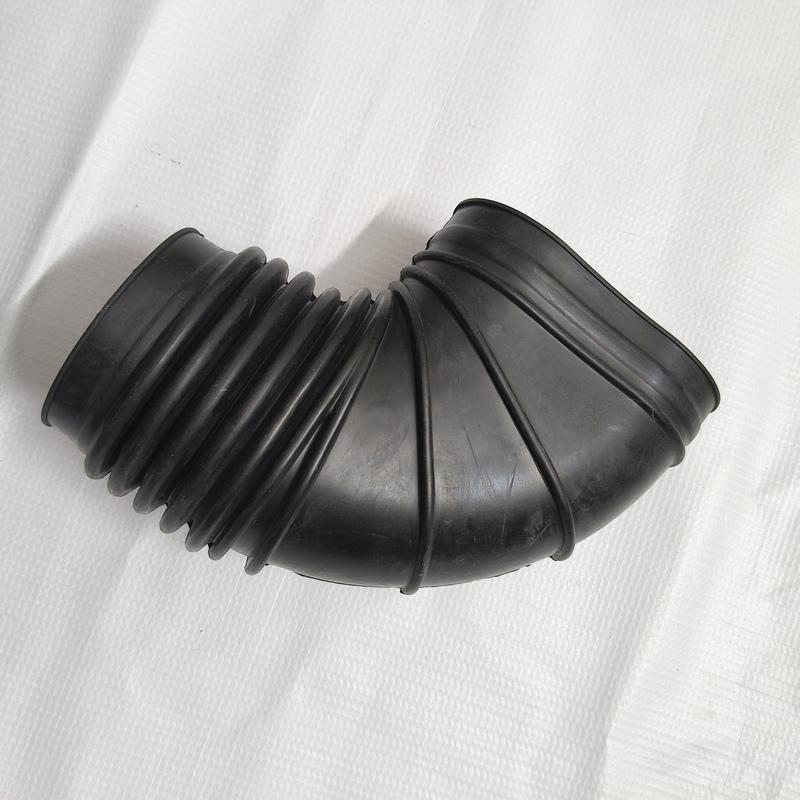 Hot Sale Auto Parts Rubber Air Intake Hose 13711707767 For BMW E34 E32