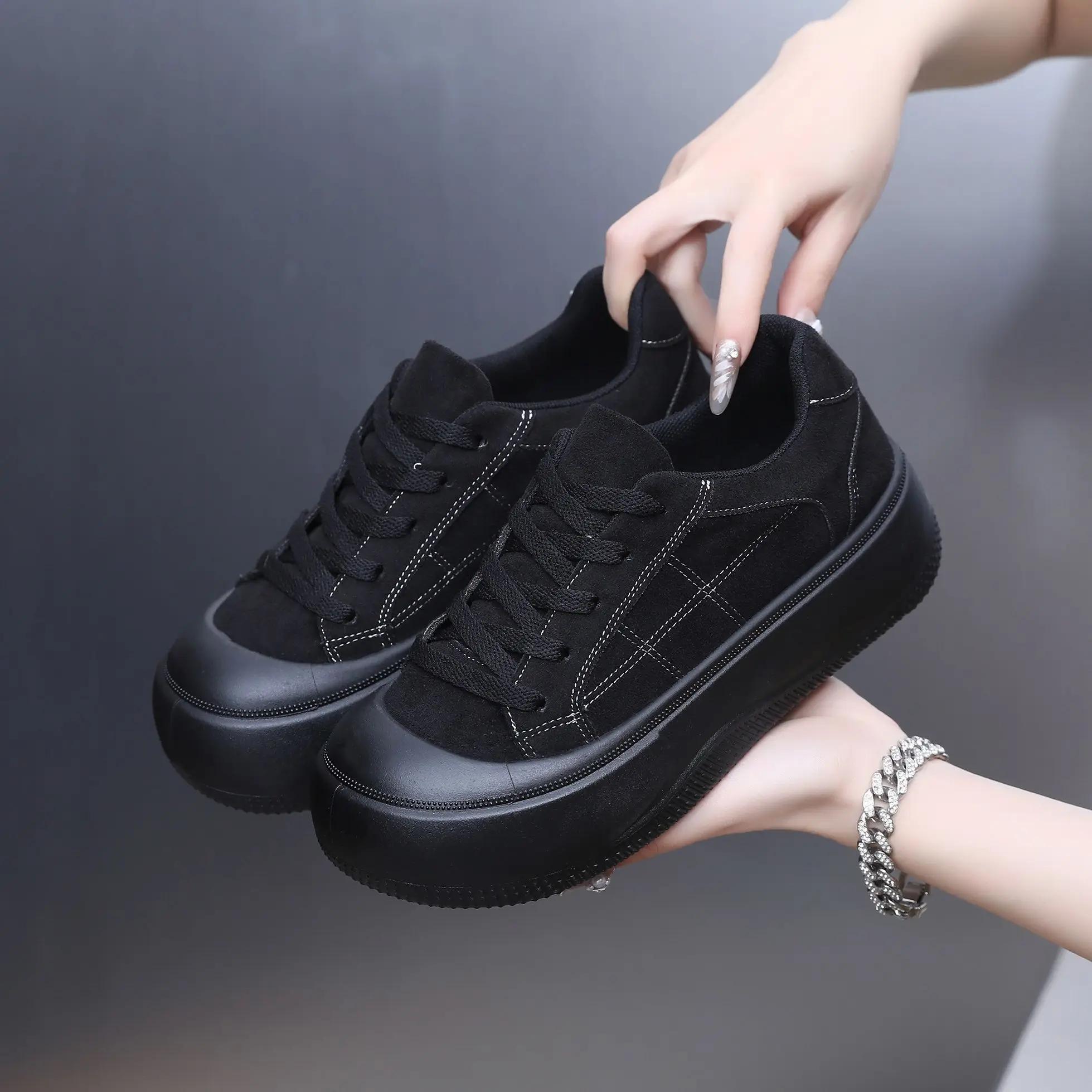 

Модные тренды 2025 Оригинальная повседневная ретро женская спортивная обувь Новое поступление Ходьба Y2k Модный дизайнер Роскошная эстетика Женская обувь 35