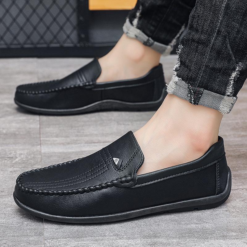 

New trendy British casual leather shoes, overalls, Doudou shoes, summer driving with one foot, loafers men s shoes 44 чорний