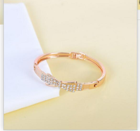 Heart-Shaped Rhinestone Inlaid Korean Fashion Bangle Bracelet