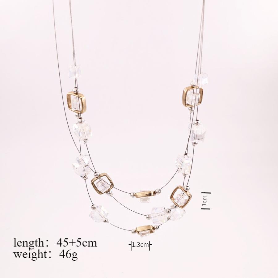 

Модне кольє для жіночих ювелірних виробів білий