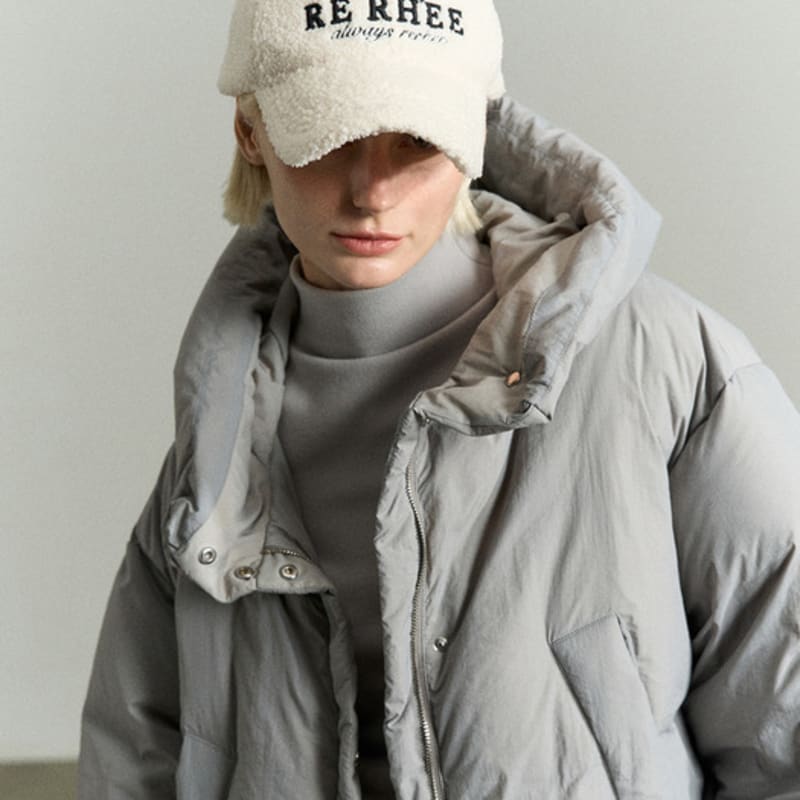 

RE RHEE SIGNATURE LOGO SHEARING CAP IVORY IVORY_FREE