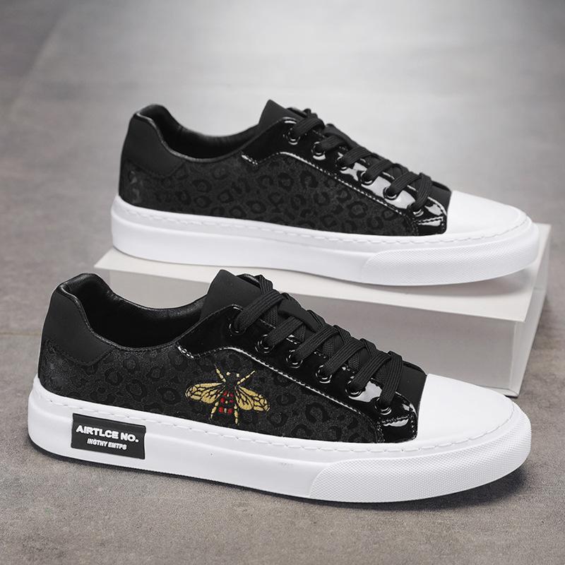 

2025 новые модные роскошные мужские туфли, вышитые пчелой, кеды, корейская версия, глянцевые, дышащие, трендовые, повседневные спортивные туфли Amazon 39