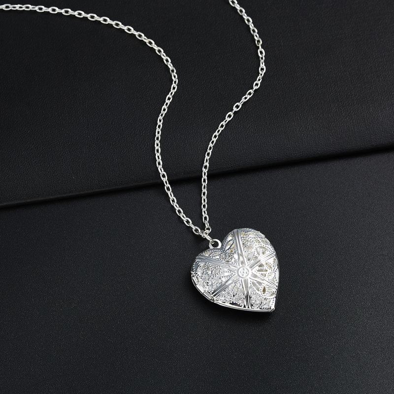 Heart Shaped Locket Pendant Necklace for Women Love Heart Shaped Photo Necklace That Can Hold Picture Jewelry Gifts