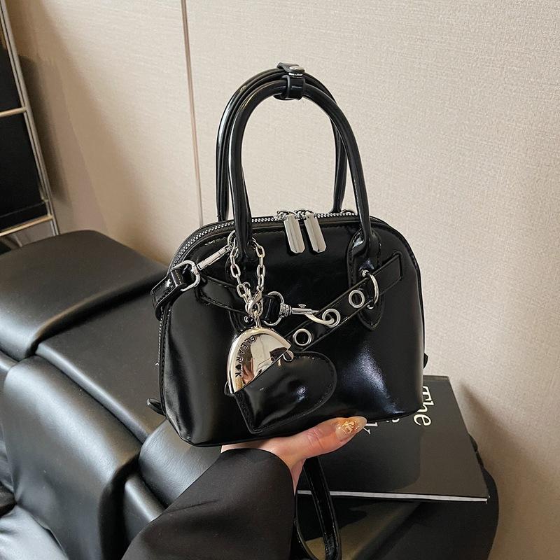 2025 Spring and Summer New Locomotive Style Portable Shell Bag Women's Fashion Versatile Commuter Messenger Bag Bag