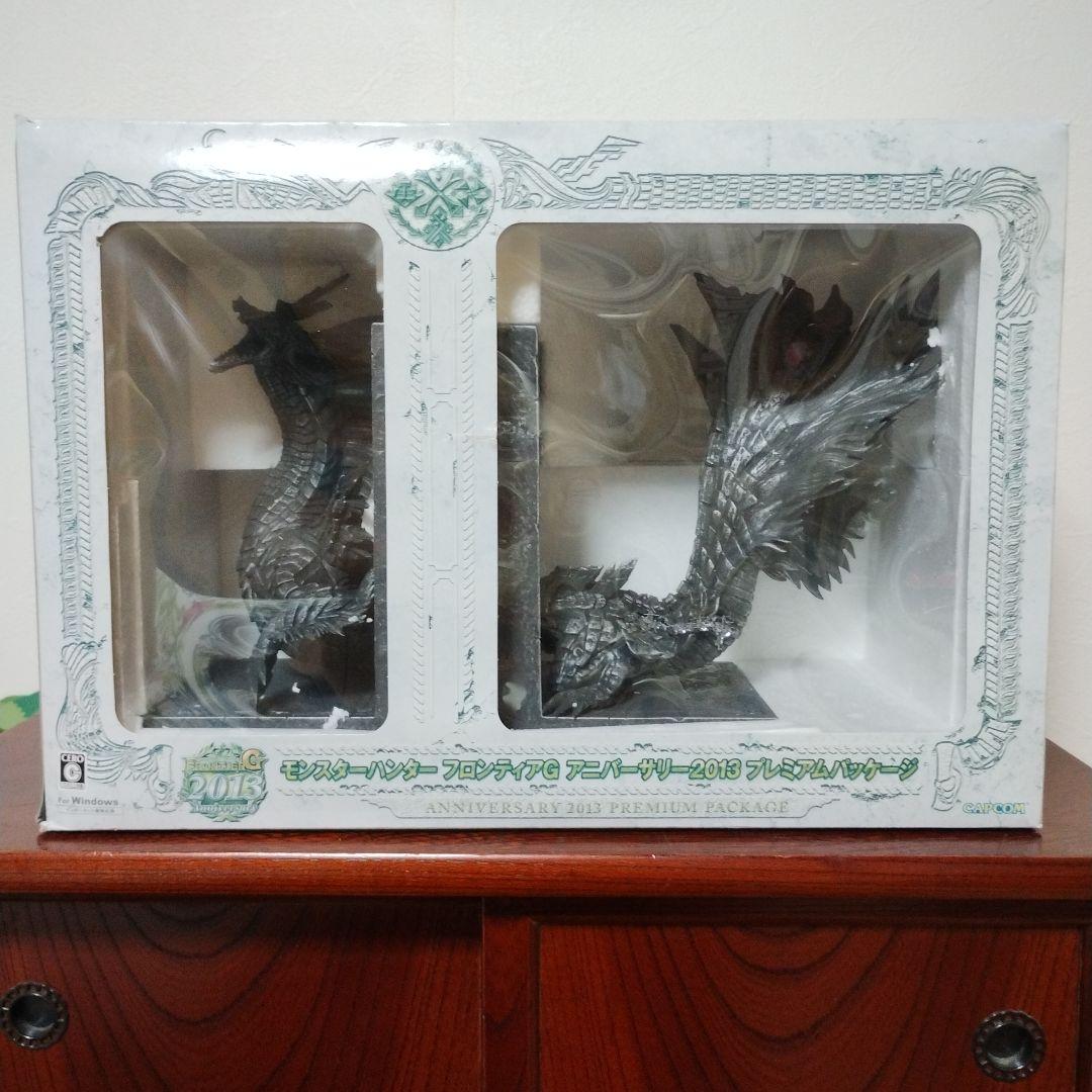 

[USED] Monster Hunter Frontier G Book Stand (Bookend)