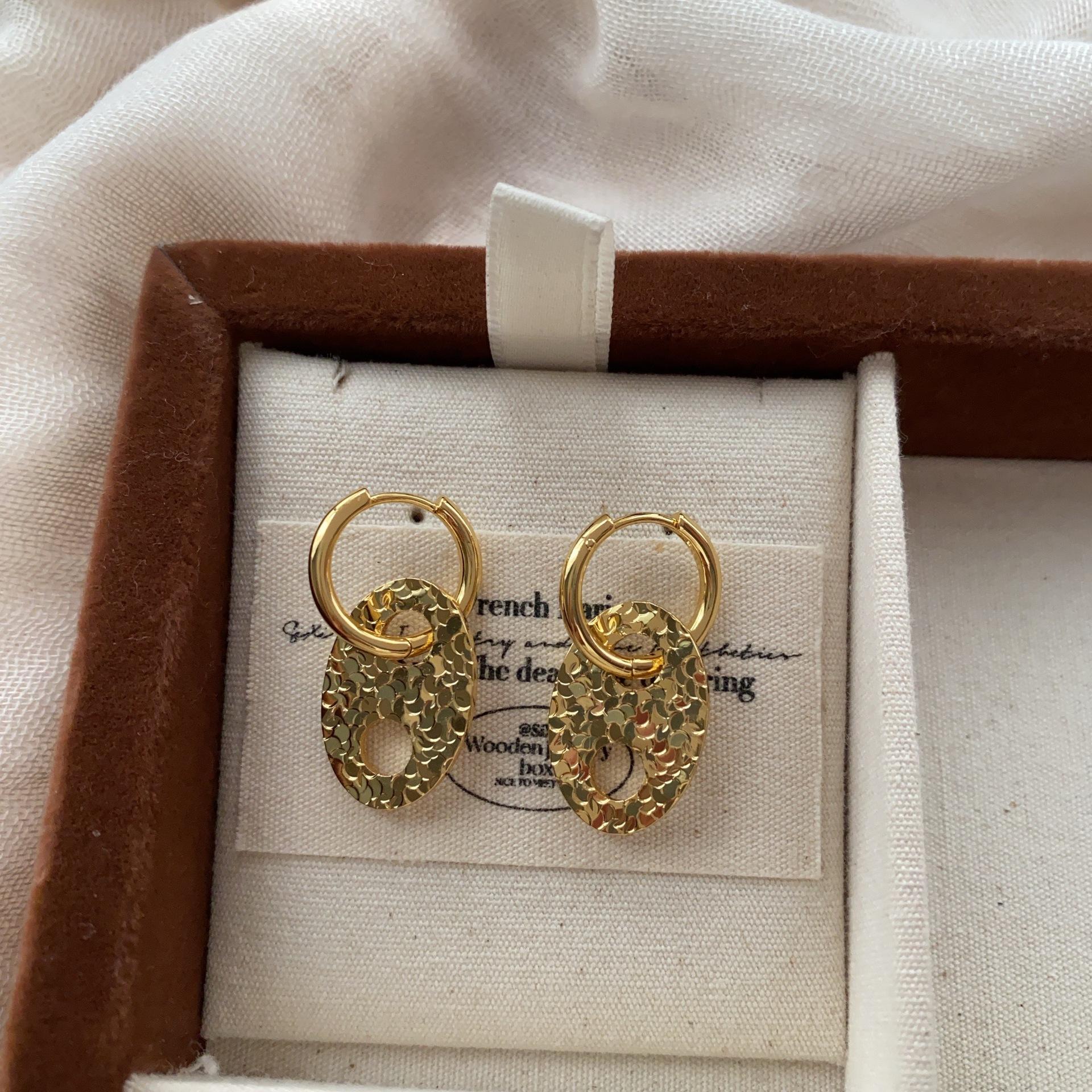 Minimalist Metal Oval Simple Ear Buckle Earrings Pig Nose Retro Light Luxury Texture Exquisite Niche Design Versatile