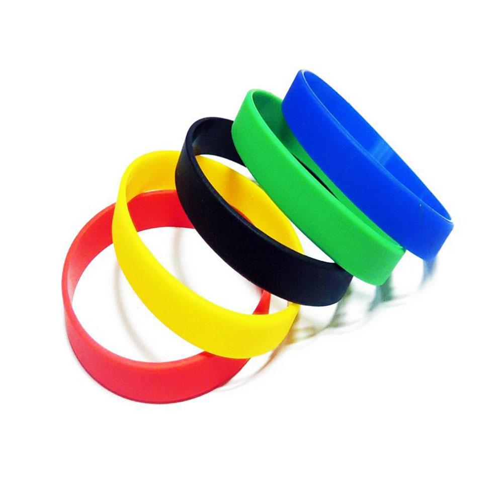 SW 2 PZ Braccialetto in Silicone Personalizzato Cinturino da Polso Colore Solido Cinturino da Mano Casual Anello di Gomma Braccialetto Sportivo in Gel di Silice Cinturino da Polso
