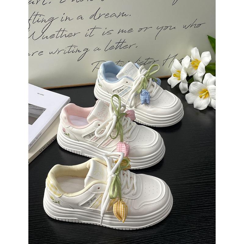 Neue Produkte sind im Sommer im Angebot, neue kleine weiße Schuhe, vielseitige Plateau-Sport- und Freizeit-Board-Schuhe 5254