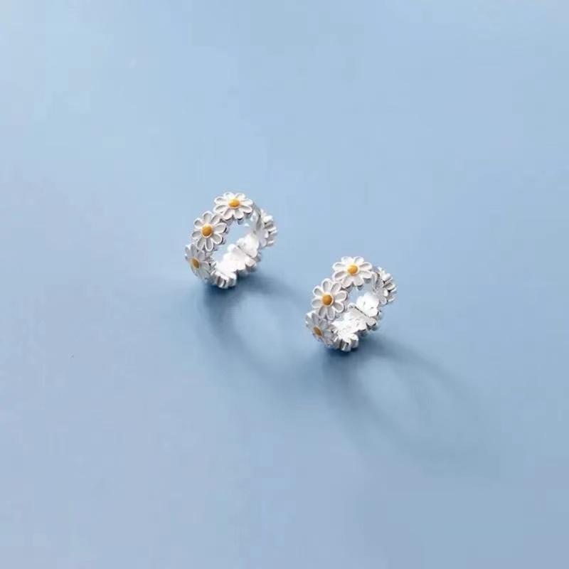 New 925 Sterling Silver Daisy Earrings Charm Distinctive Geometric Shape Women Earrings Birthday Gift Exquisite Jewelry