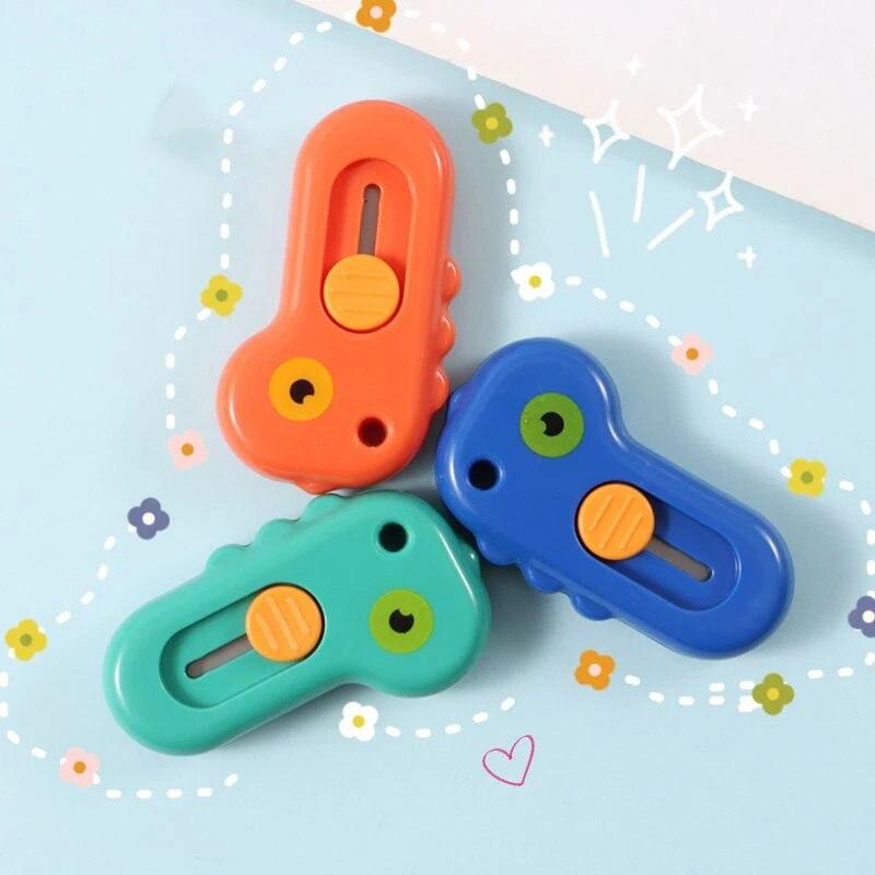 1 Piece Kawaii Mini Pocket Dinosaur Art Utility Knife Express Box Knife Paper Cutter Craft Wrapping Refillable Blade Stationery