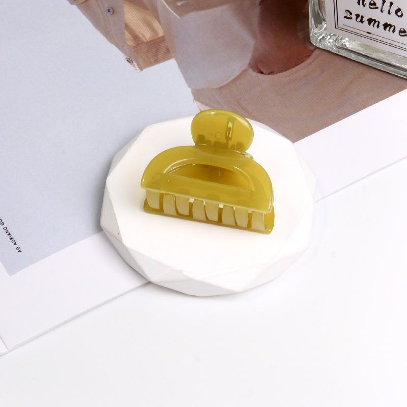 Korean style simple and cute hollow hair clip with broken hair on the side