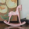 Holz Rosa Schaukelpferd Miniaturfigur Kinderzimmer Dekoration Handgefertigt Europäische Stile Wohnakzent Für Kinderzimmer Geschenk
