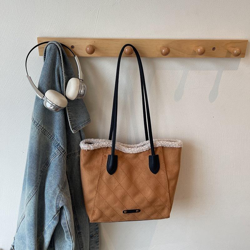 Large Capacity Fashion Commuter Special Bag Women's 2025 New Autumn Shoulder Bag Daily Hand Bag Fashionable Armpit Bag