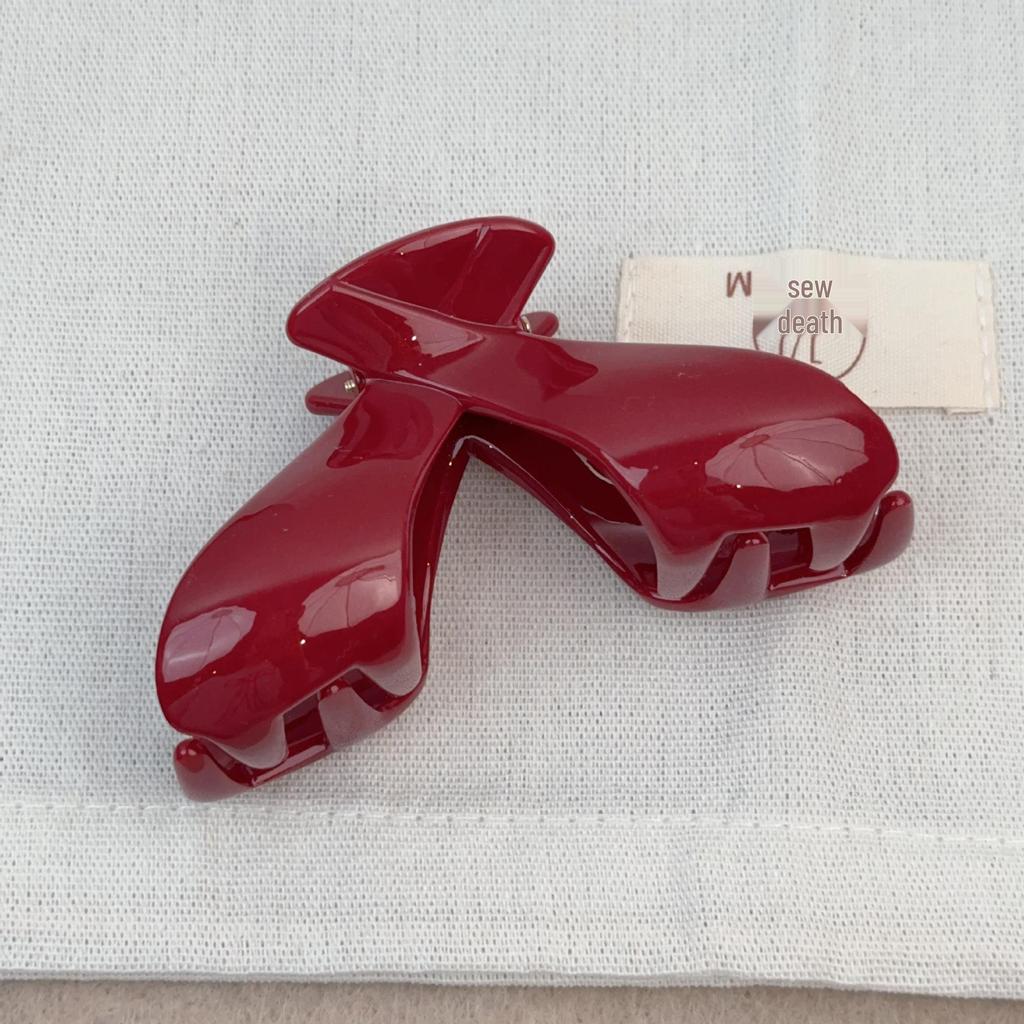 Korean Gold Glitter Shark Clip: Festive Red Claw for Versatile Updo Hair Accessory