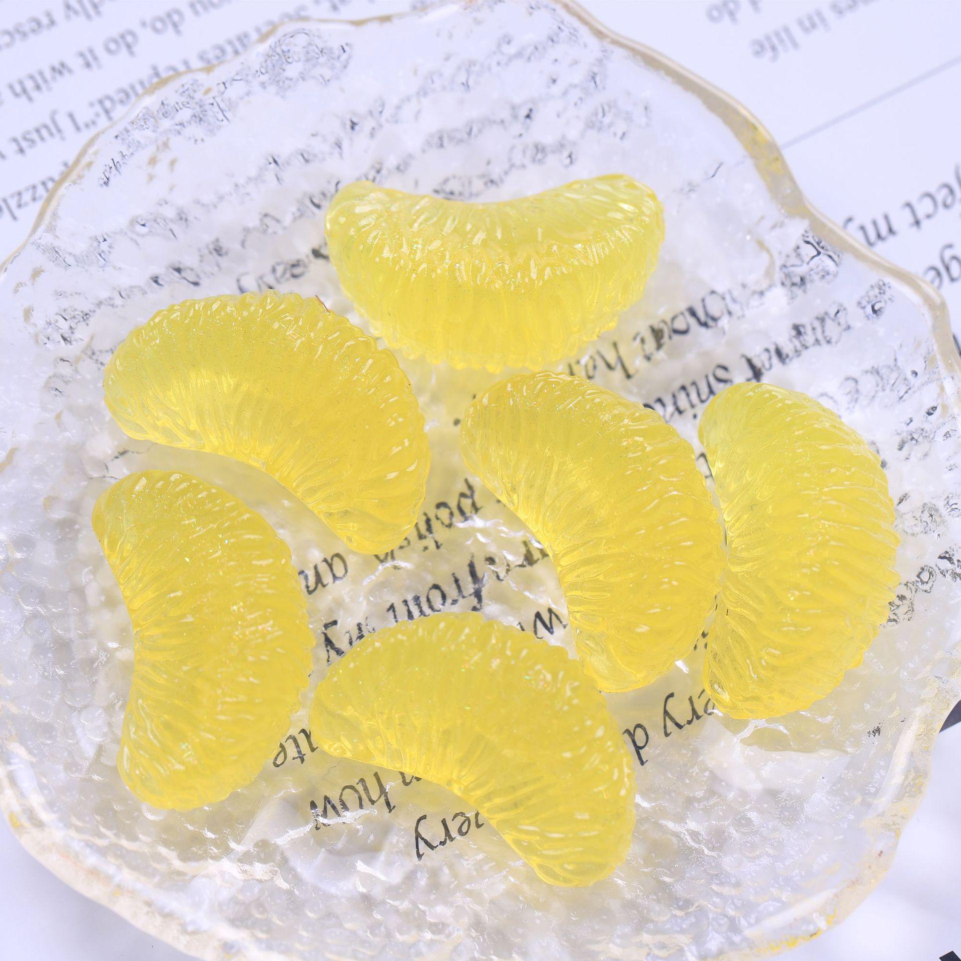 

Светящийся 3D-брелок в виде оранжевого лепестка для самостоятельного изготовления украшений и имитации еды. 1.8cm x 2.8cm