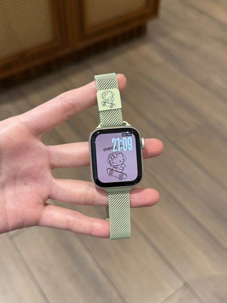 KT Cat Skateboard Shoes Milan Magnetic Metal Thin Model Is Suitable for Apple Iwatch 10th Generation 9876se Watch Strap