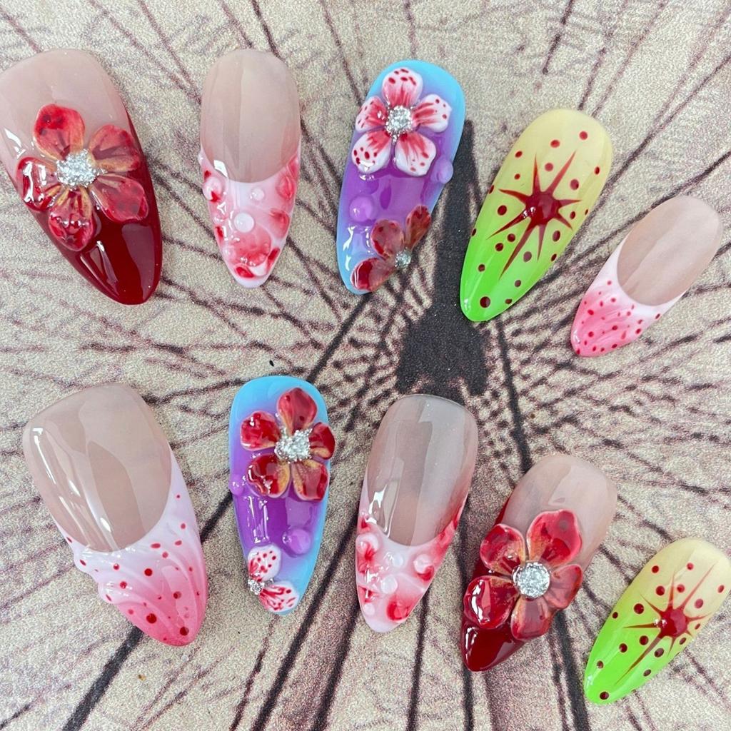 Luxury Hand-Painted 3D Floral Press-On Nails 10 Pieces Resin Artificial Nails for Weddings Parties Daily Wear