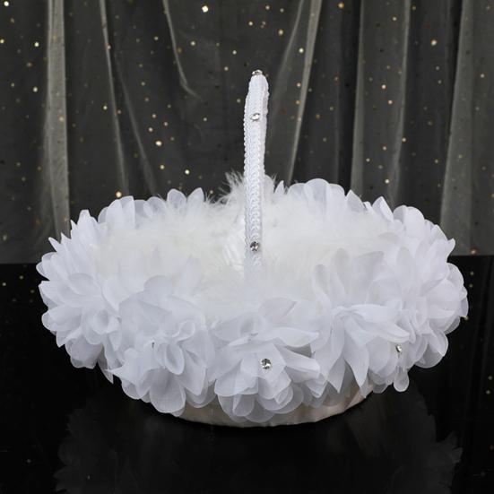 Blomsterkurv Iøynefallende dekorativ gasbind Blondedekorasjon Søt håndtak Blomsterjentekurv Hjemmeinnredning