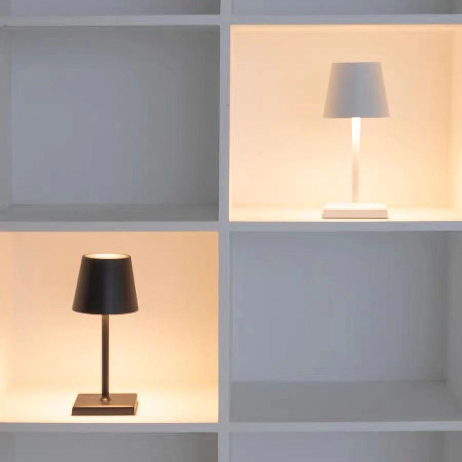 Lámpara de mesa mini inalámbrica profesional, resistente al agua IP54, con batería de 5200 mAh y luz táctil regulable para restaurante y comedor.