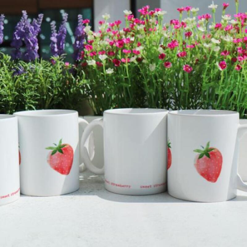 gb752-Design Mug 4p-Big Strawberry