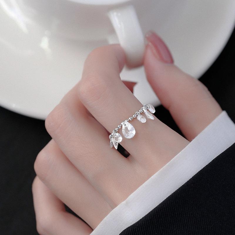 Luxuriöser Exquisiter Unregelmäßiger Wassertropfen Fransen Zirkon Verstellbarer Ring für Damen Tägliches Tragen Besuche bei Abendessen Geschenk