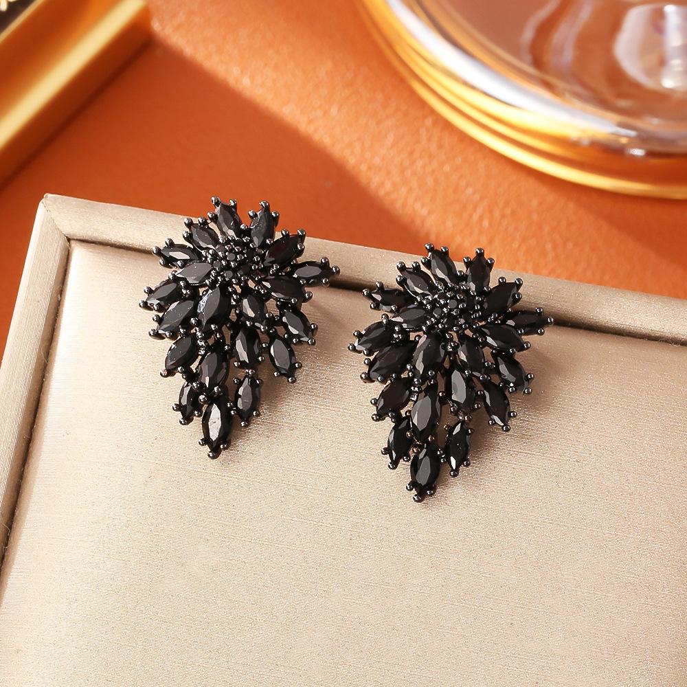 Earrings with a High-end, Fashionable, Featuring Tassels and a Three-dimensional,popular on Social Media